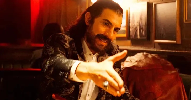 Sacha Baron Cohen revela transformação física impressionante para viver Mephisto no MCU. Reprodução: Legião dos Heróis.