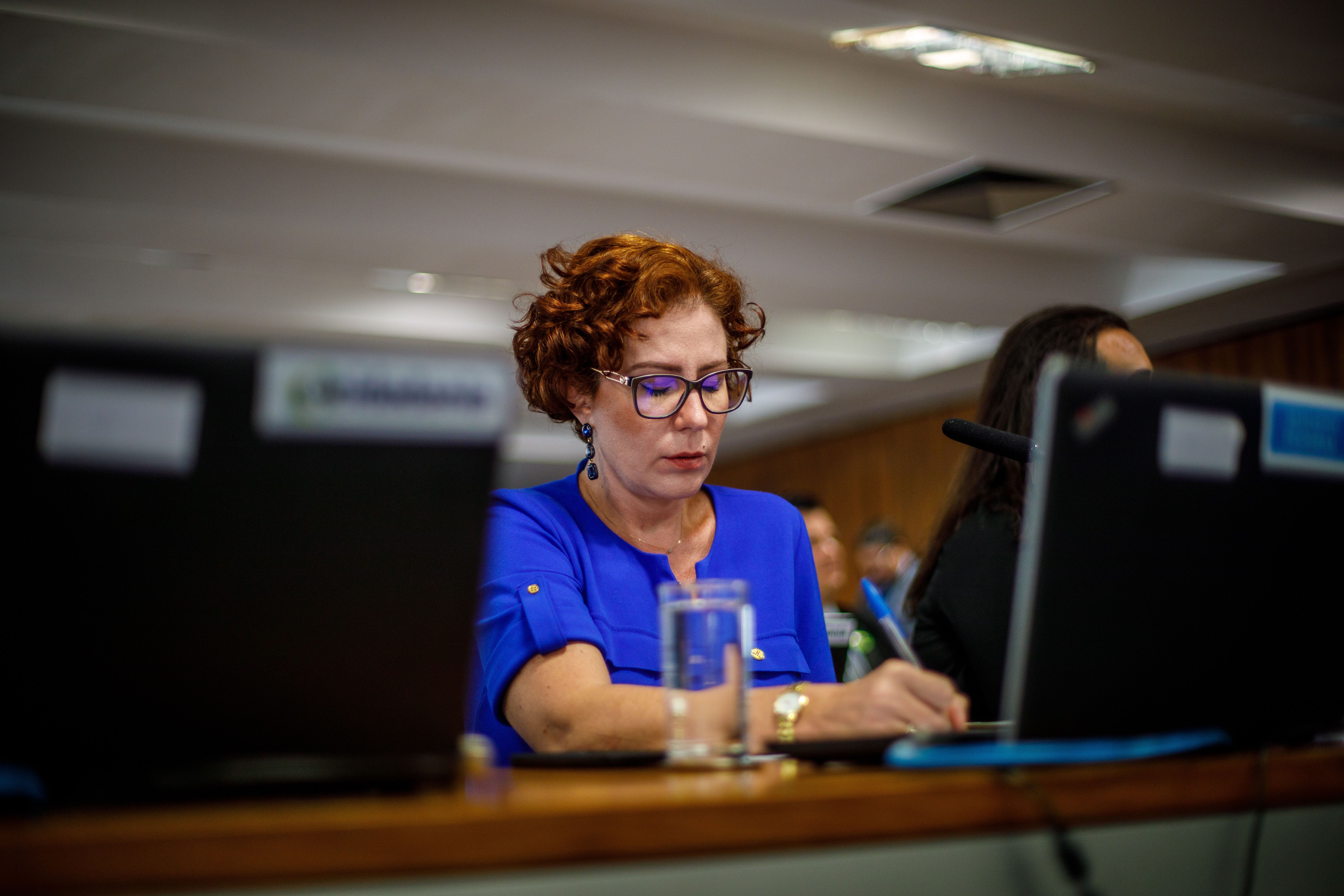 A deputada Carla Zambelli enfrenta análise de perda de mandato após sua prisão na Itália. Legenda da imagem. Reprodução: Globo
