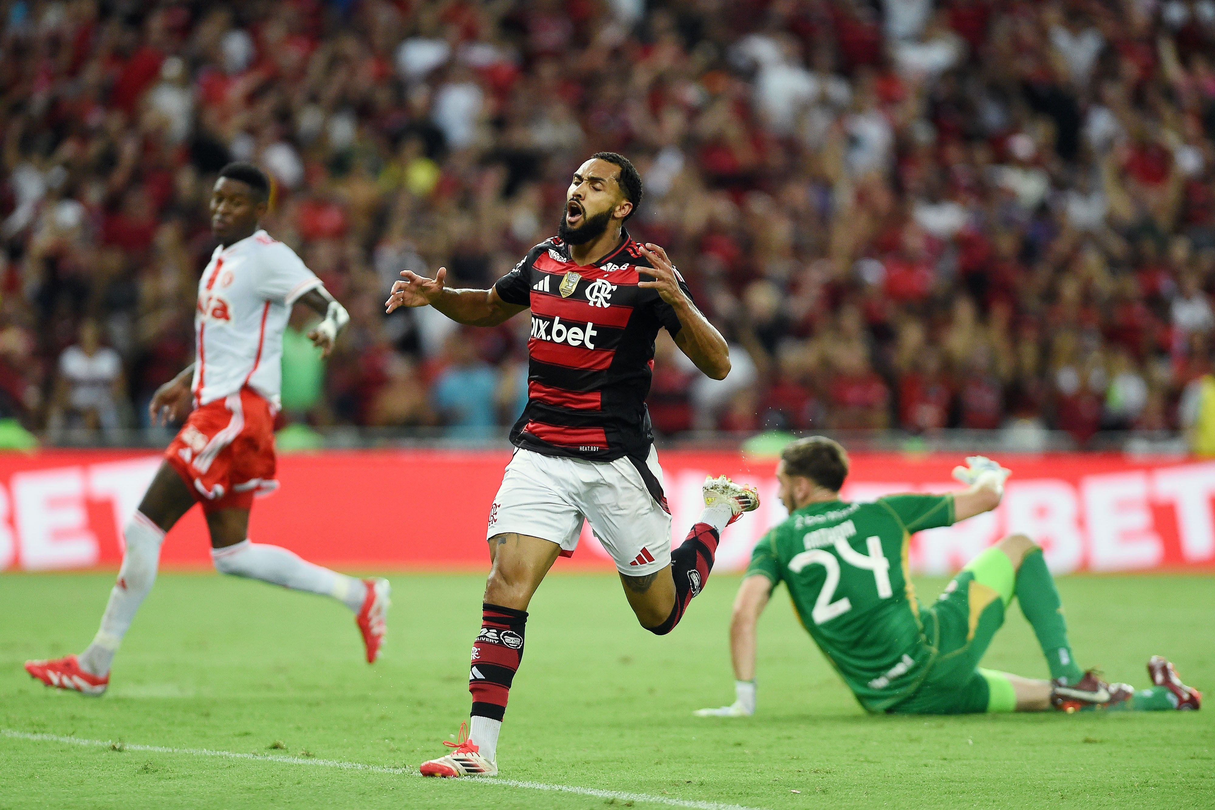 Empate entre Flamengo e Internacional em jogo acirrado