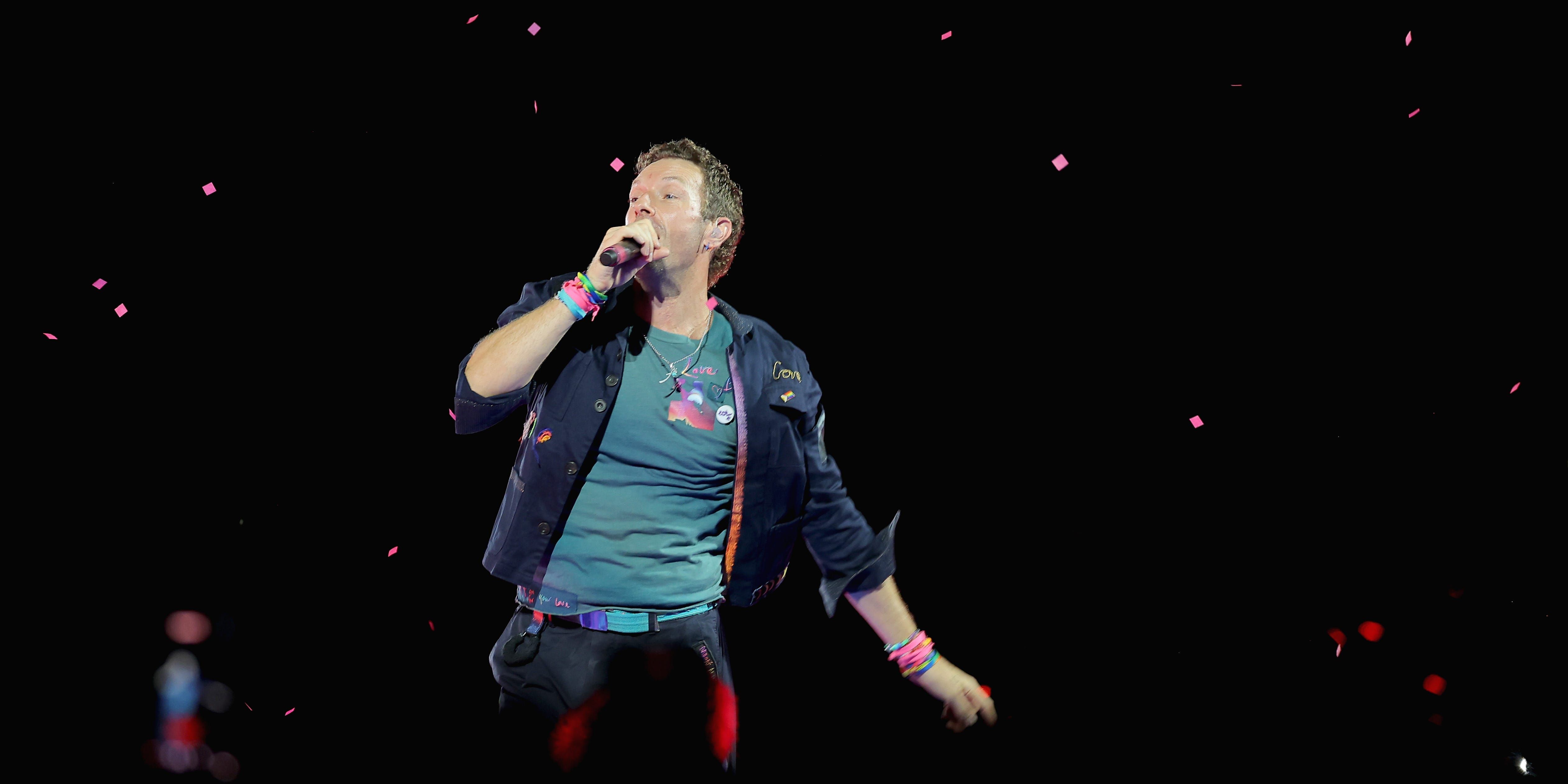 Executivos da Astronomer, Andy Byron e Kristin Cabot, pedem demissão após viralização de vídeo de abraço no show do Coldplay.; Reprodução: Business Insider