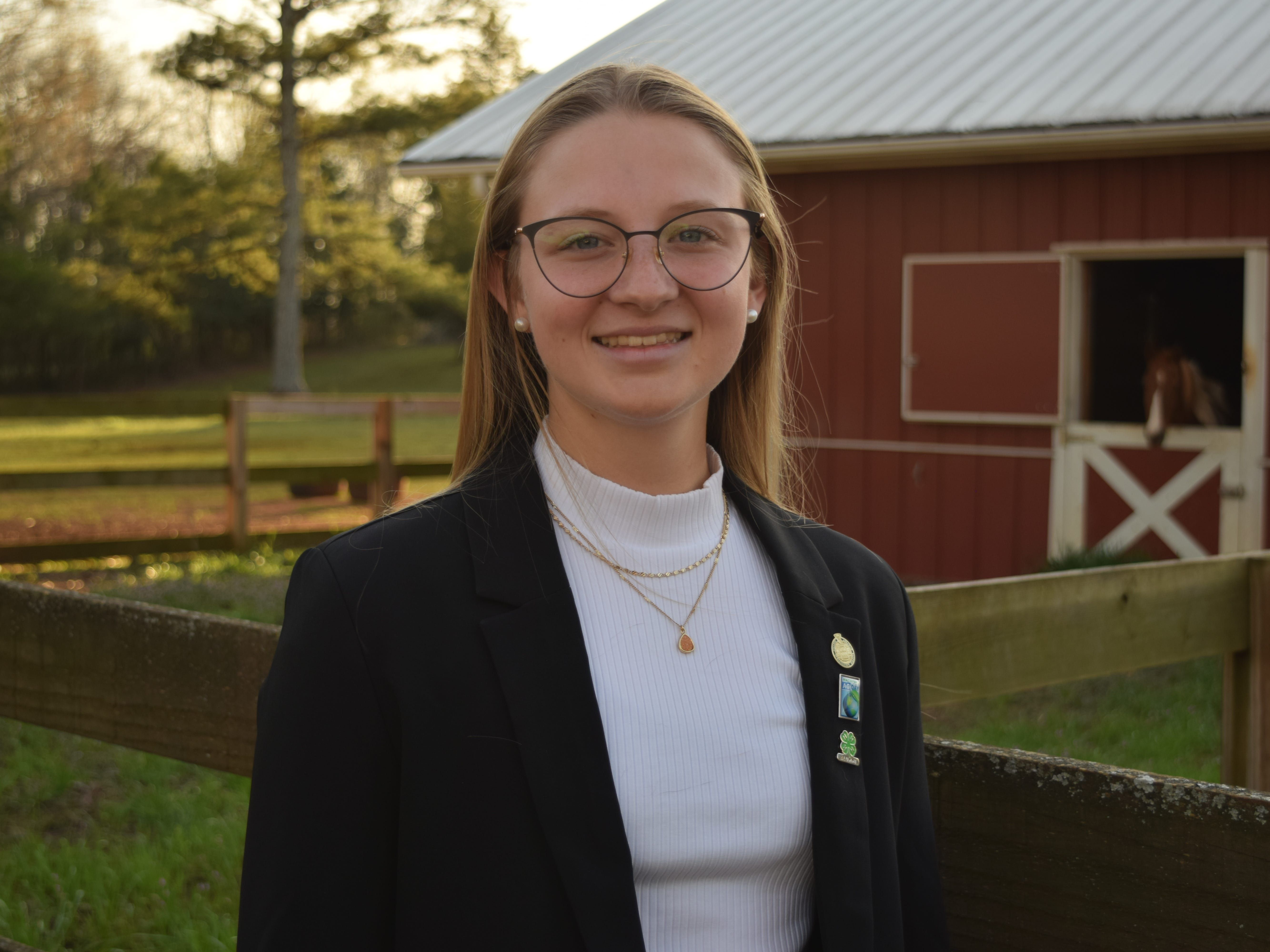 Emma Bayer conquistou mais de 20 bolsas de estudo para financiar sua faculdade. Reprodução: Business Insider