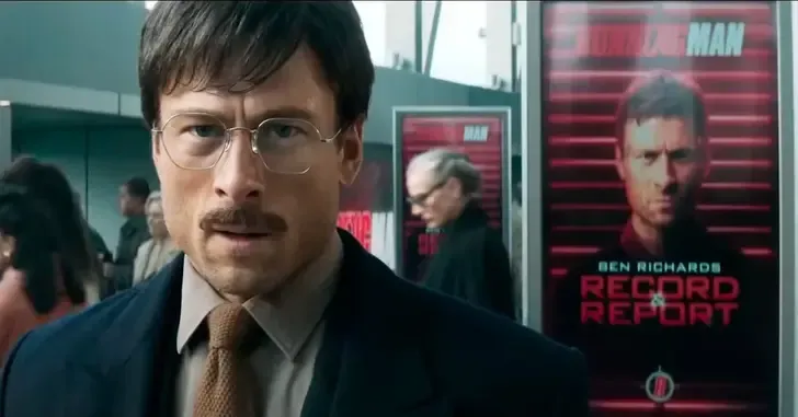 Glen Powell no papel principal do filme O Concorrente, baseado em obra de Stephen King. Reprodução: Legião dos Heróis