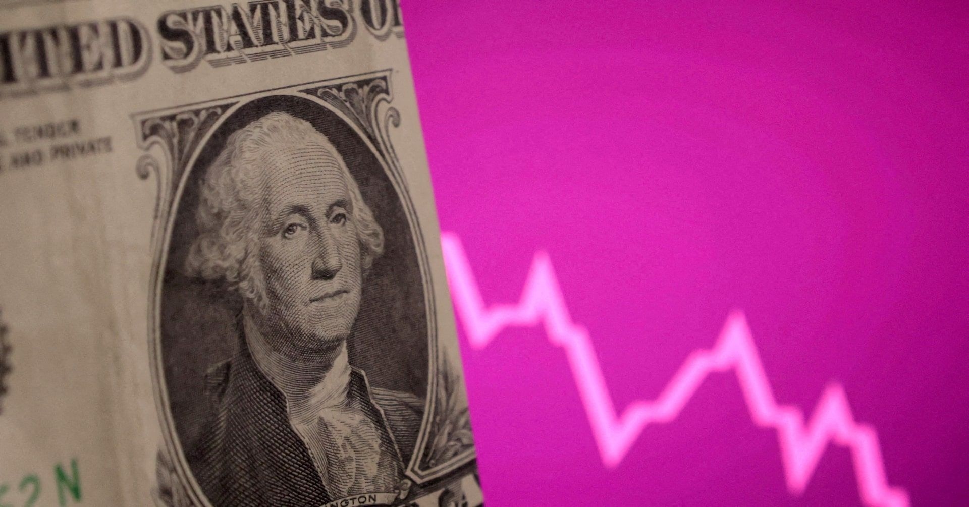 Dólar enfrenta dificuldades devido à valorização do dólar taiwanês; Legenda da imagem. Reprodução: Reuters