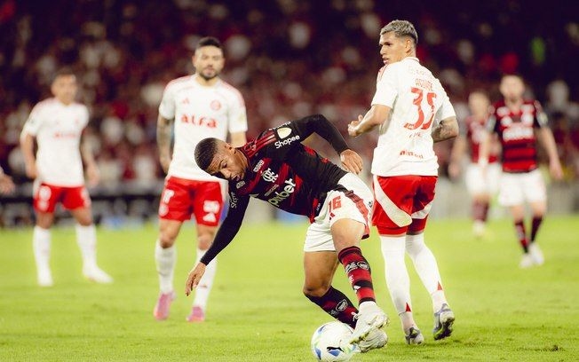 Samuel Lino participa do duelo entre Flamengo e Internacional na Libertadores. Reprodução: Ig Esporte
