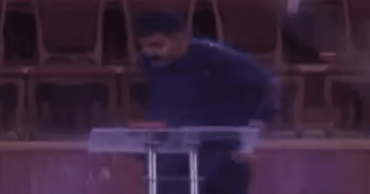 Forro de teto desaba em igreja durante culto no Brasil
