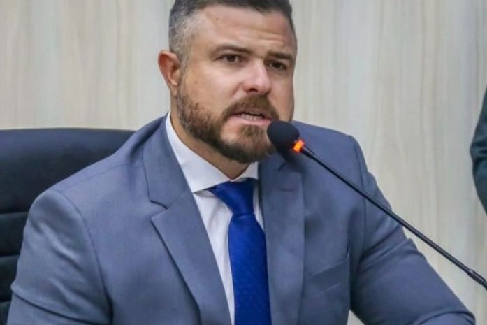 Vereadores Thiago Prado e Leonardo Dias em debate sobre disputa eleitoral na Câmara de Maceió. Reprodução: Ricardo Mota