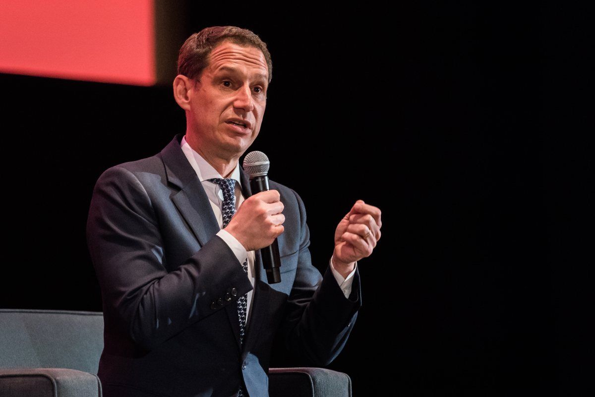 O prefeito de São Francisco, Daniel Lurie, busca revitalizar a cidade com apoio de líderes do setor de tecnologia. Reprodução: TechCrunch