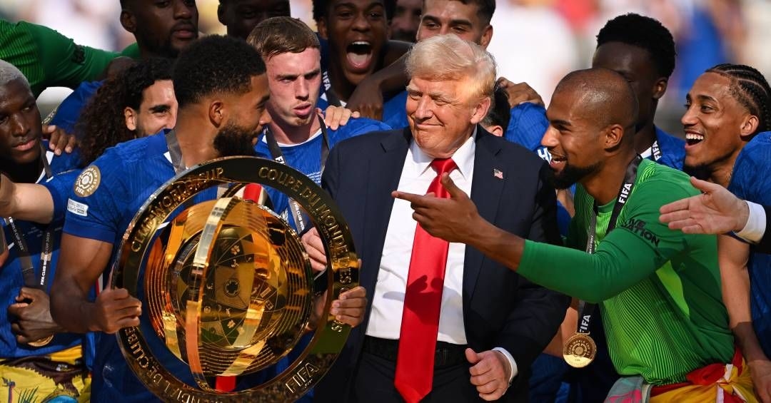 Donald Trump afirma que troféu da Copa do Mundo de Clubes está na Casa Branca.; Reprodução: Veja