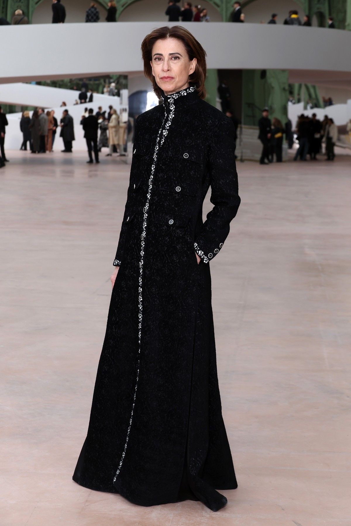 Fernanda Torres brilha em desfile de alta-costura em Paris