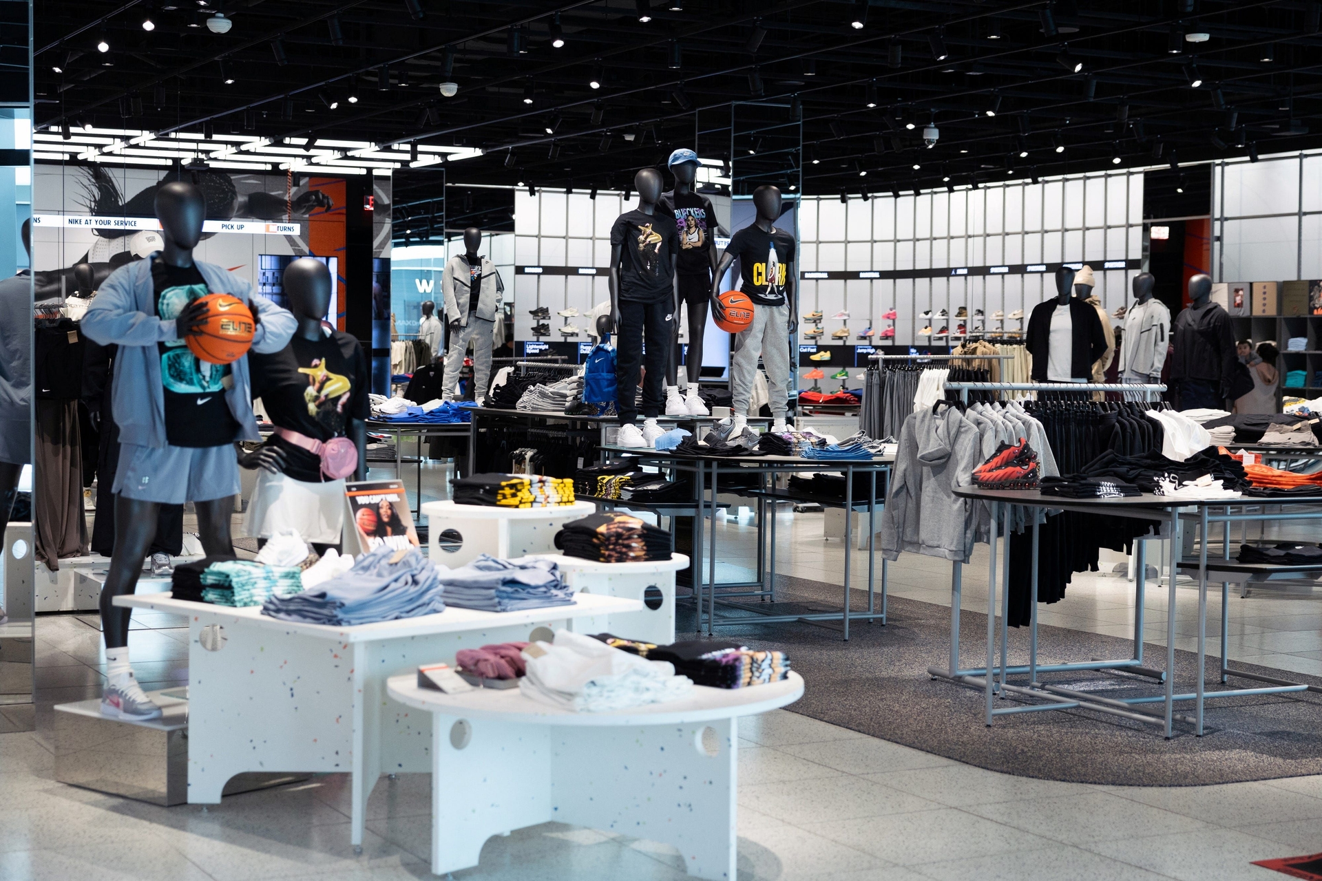 Nike anuncia aumento de preços nos EUA para compensar tarifas de $1 bilhão. Reprodução: Reuters