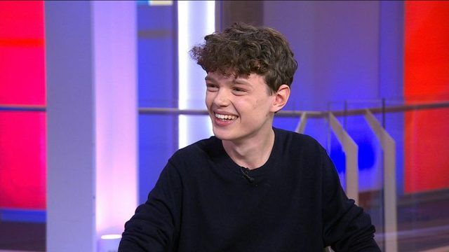 Adolescente de 16 anos cria assistente de IA revolucionário