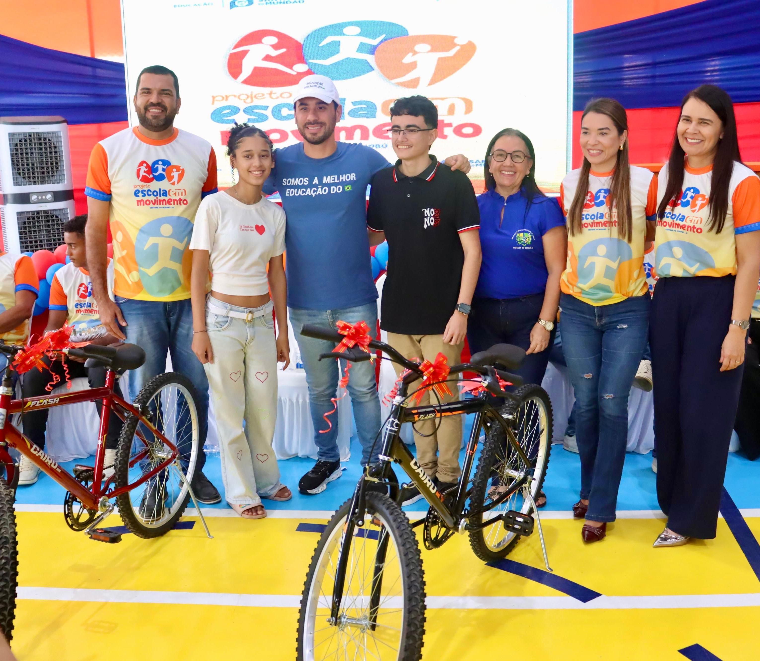 Prefeito André Castro lança projeto ‘Escola em Movimento’ durante comemoração do Dia dos Estudantes em Santana do Mundaú. Reprodução: redação