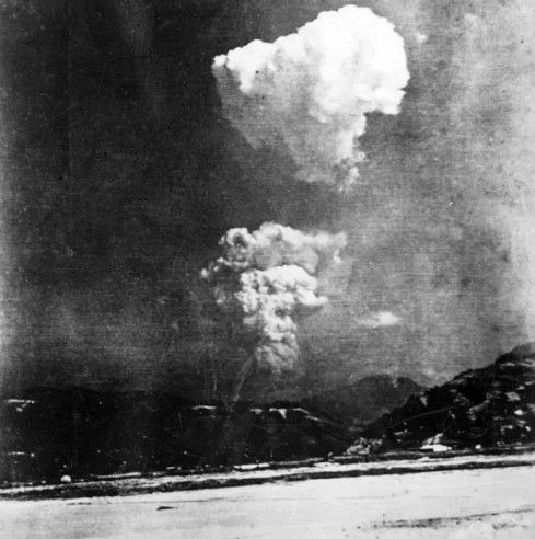 Explicação em perguntas e respostas sobre como funciona uma bomba atômica e o uso de urânio.. Reprodução: G1