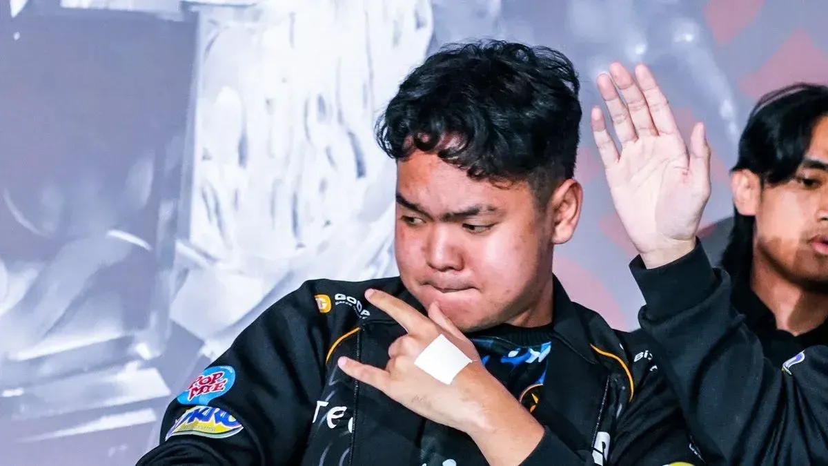 Jogadores da RRQ Hoshi celebram a classificação para os playoffs da MPL Indonesia Season 15. Reprodução: GosuGamers