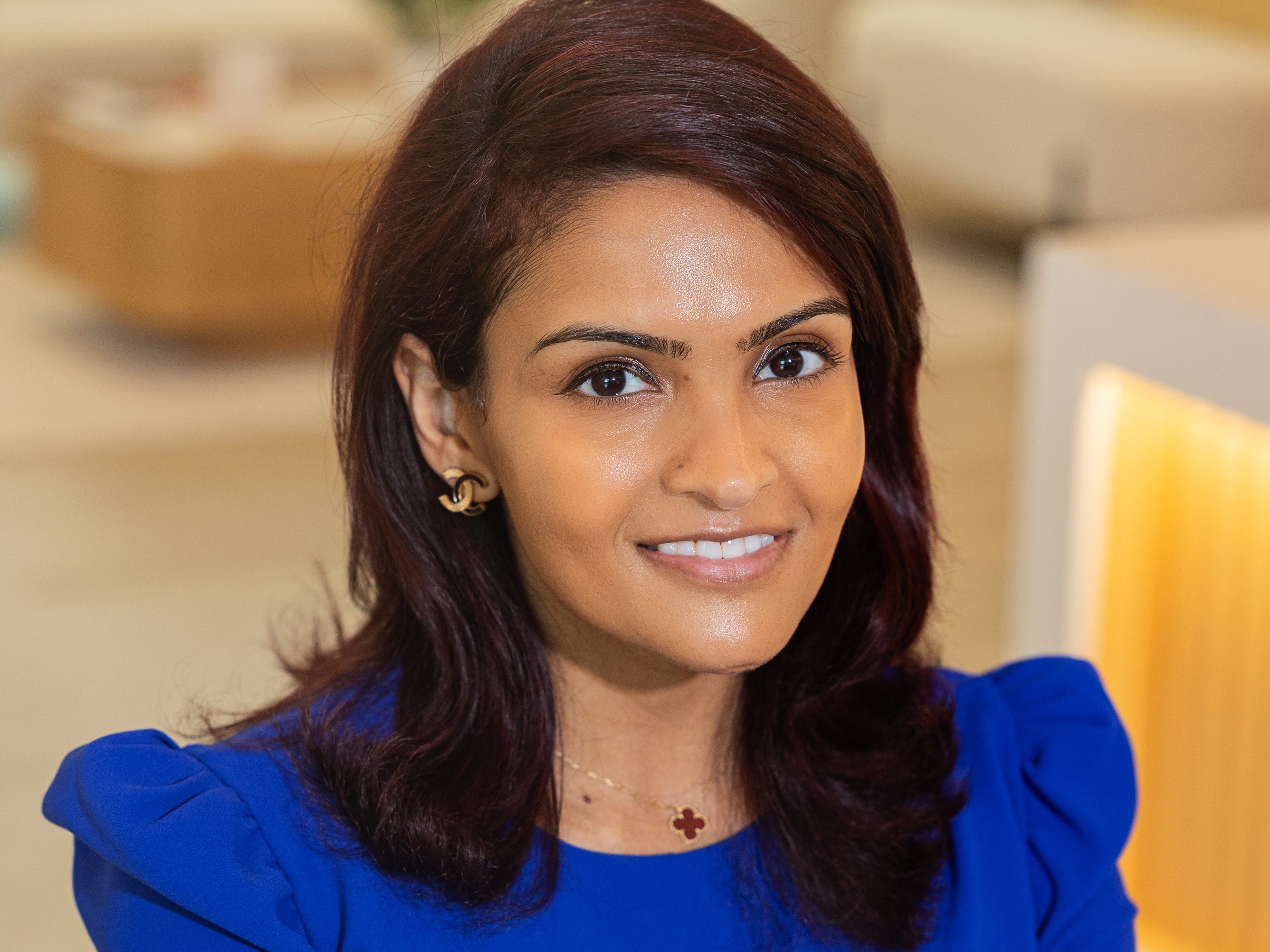 A dermatologista Dr. Suchismita Paul compartilha sua rotina de cuidados com a pele em Newport Beach. Reprodução: Business Insider