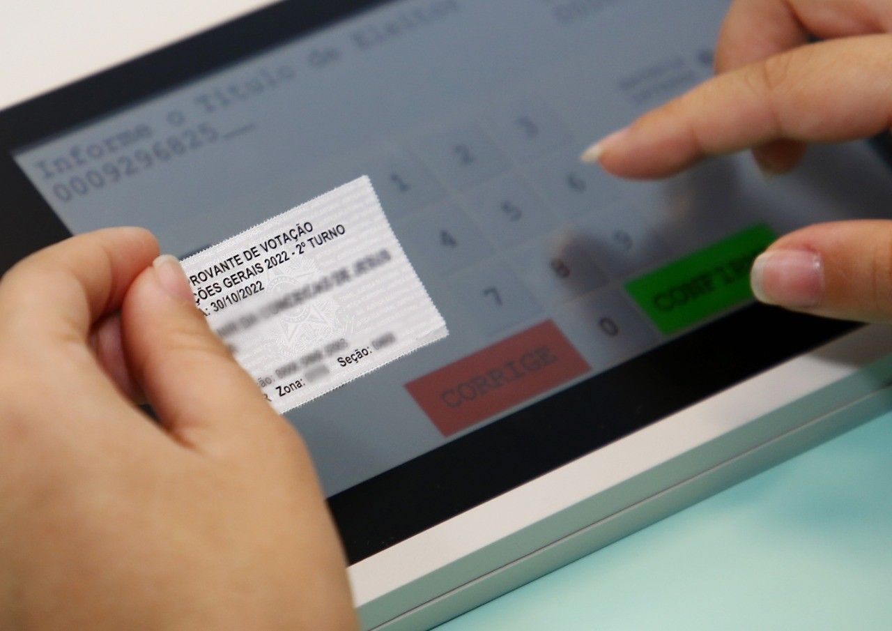 Eleitores votam; prazo para filiação partidária e domicílio eleitoral termina neste sábado.. Reprodução: G1