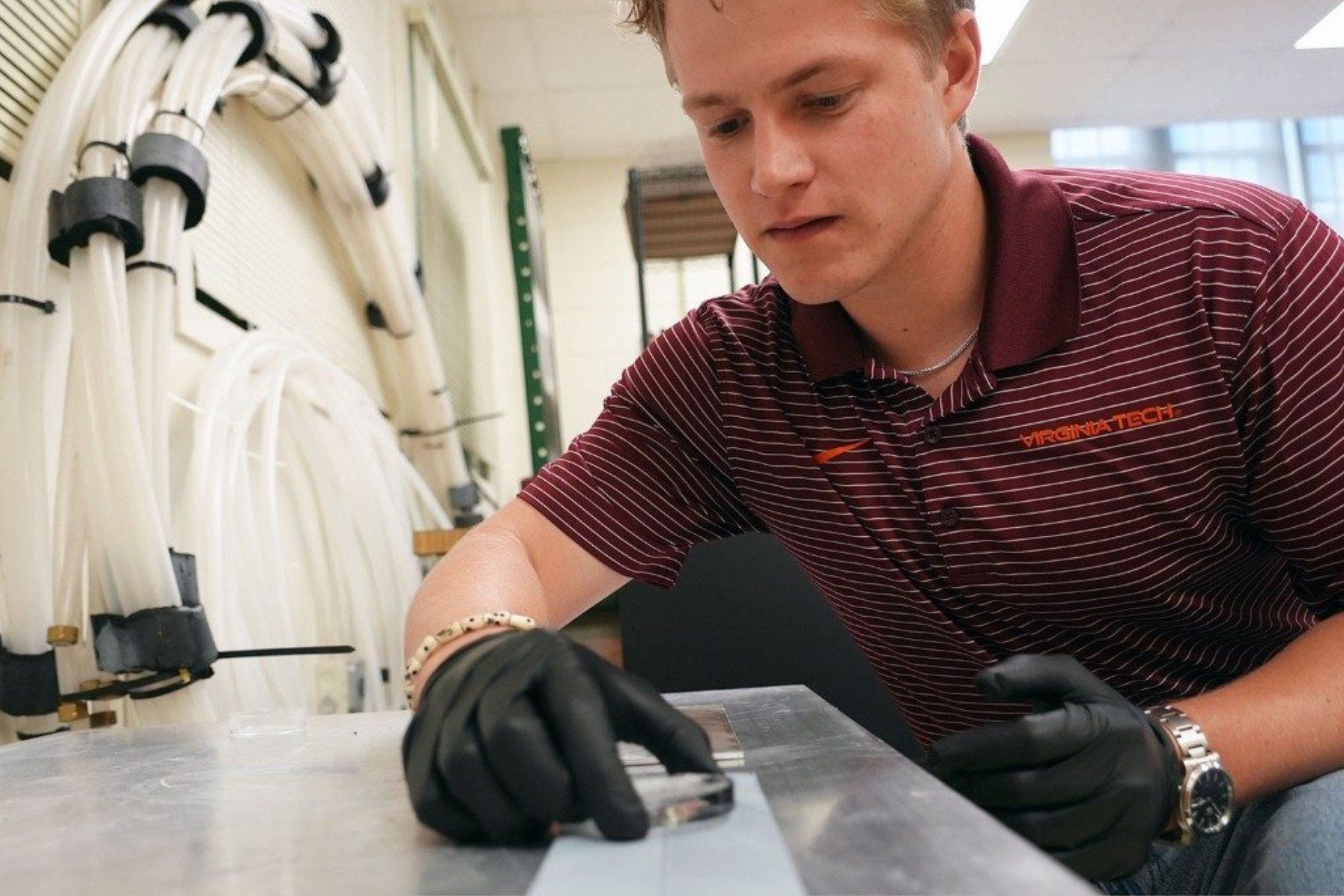 Caminhões transportam blocos de gelo que podem revolucionar a geração de energia.; Legenda da imagem. Reprodução: Gizmodo