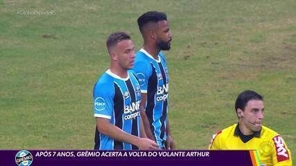 Erick Noriega emocionado durante sua despedida do Alianza Lima. Reprodução: Globo