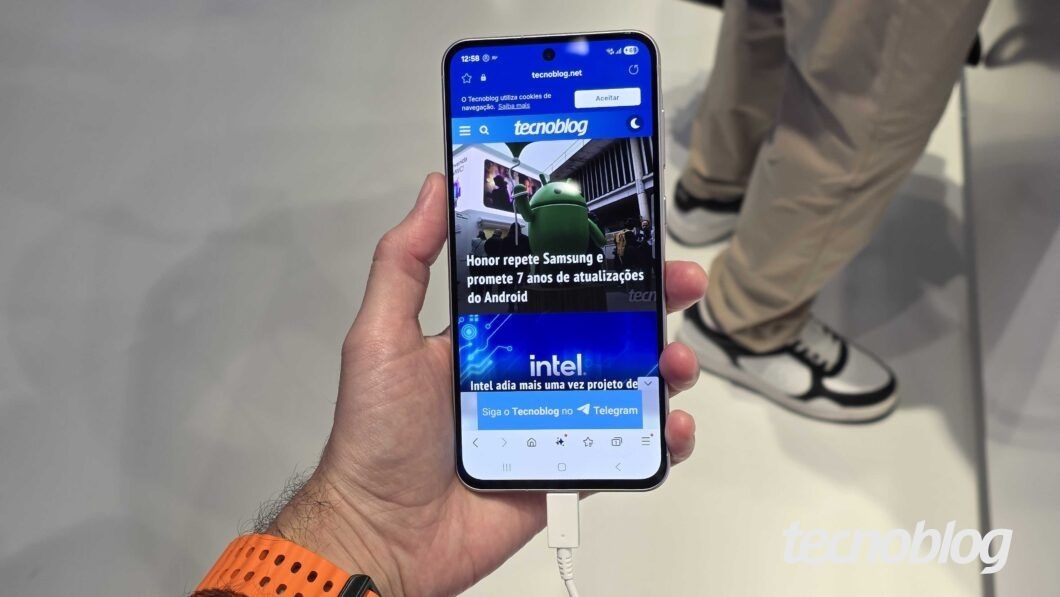 Samsung Galaxy A56 se destaca por seu custo-benefício e tela Super AMOLED. Reprodução: Tecnoblog