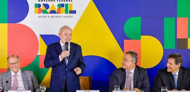 Lula enfrenta dilema com alta de alimentos e Pix