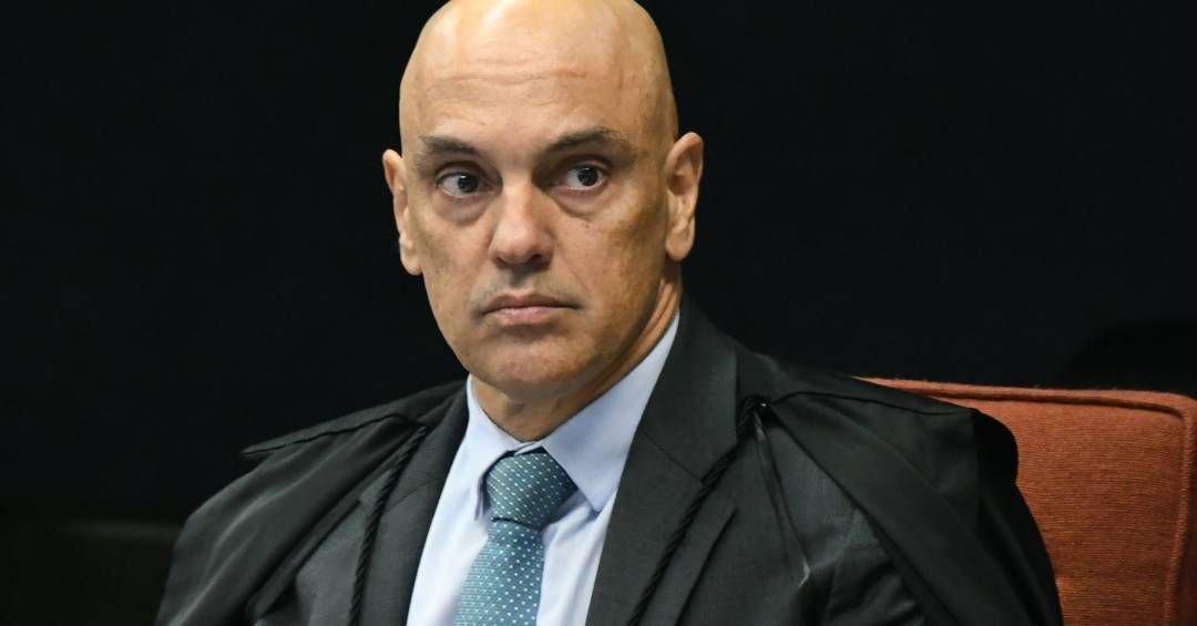 Ministro Alexandre de Moraes suspende aumento do IOF e convoca audiência de conciliação entre Executivo e Legislativo.; Reprodução: Veja