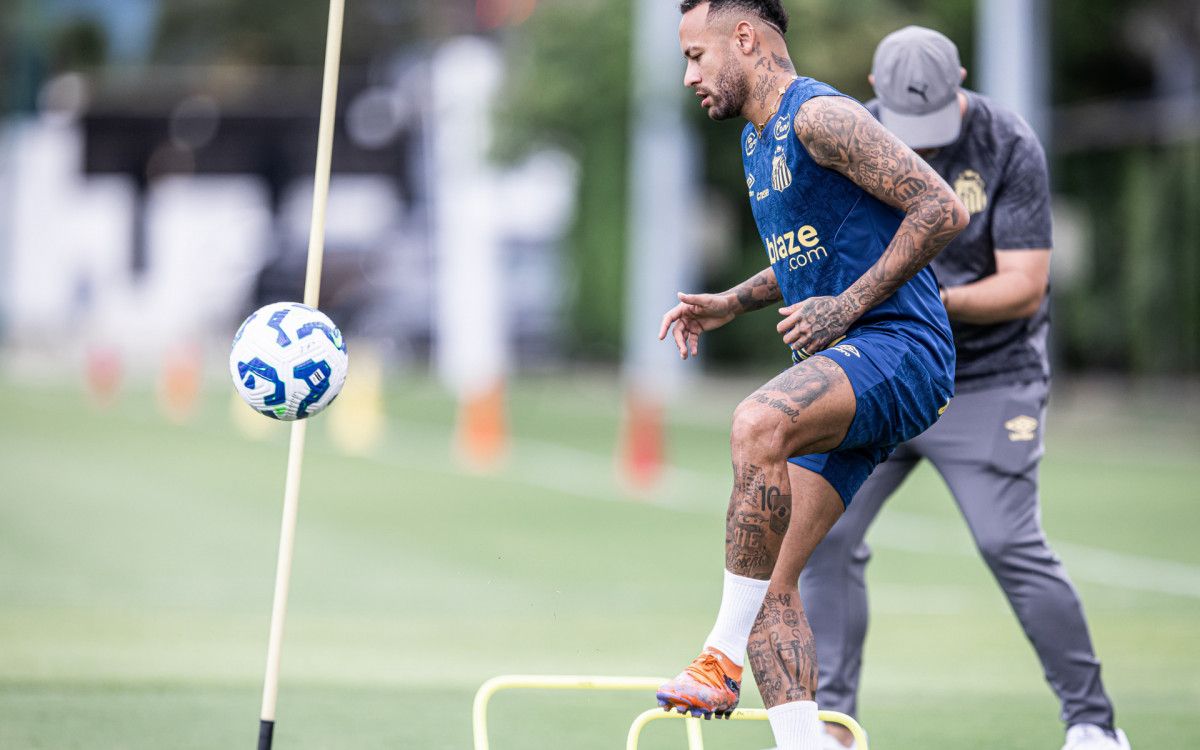 Jogadores do Tricolor se preparam para enfrentar o Peixe no Maracanã.; Legenda da imagem. Reprodução: O Dia