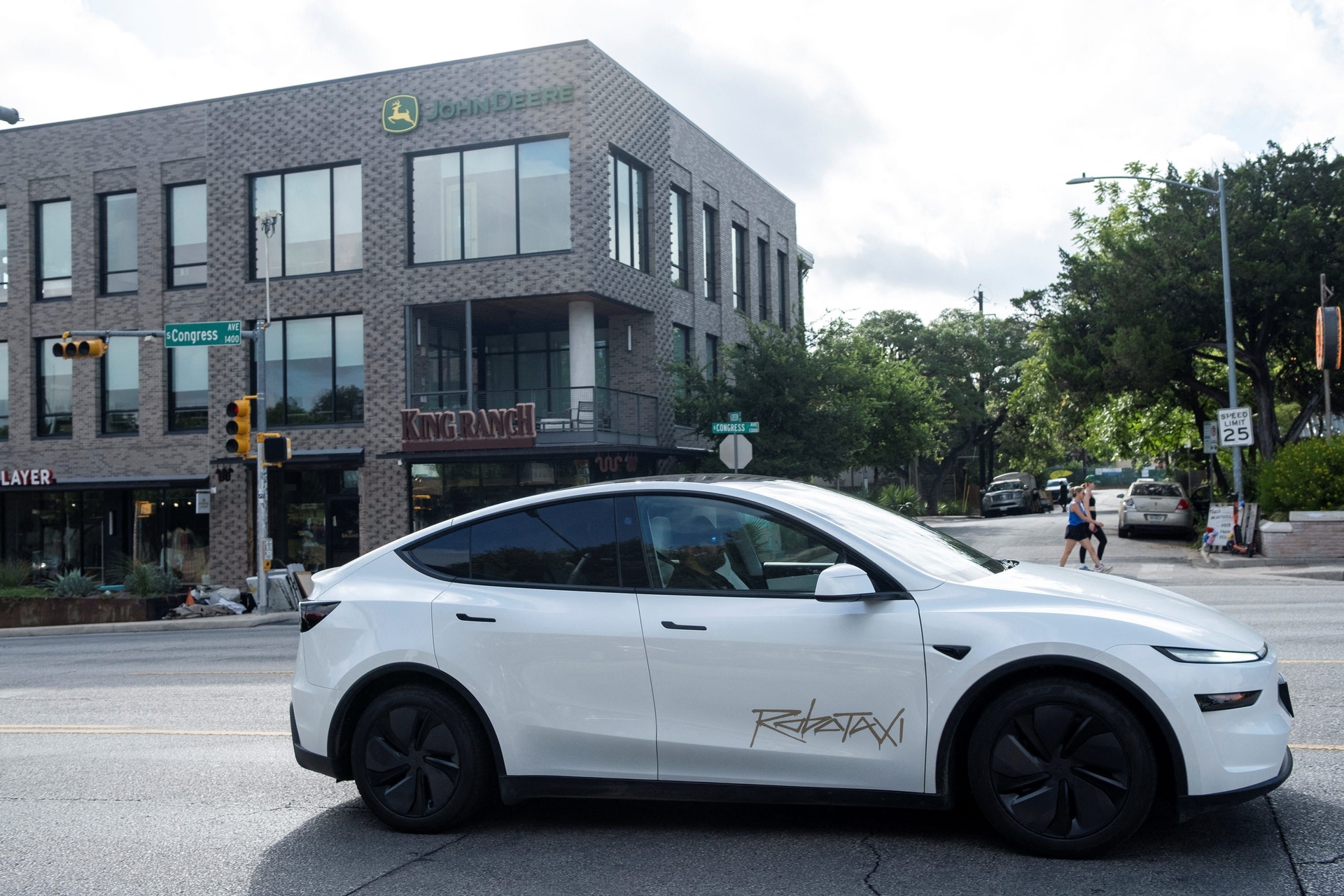 Tesla apresenta novo geofence do robotaxi em Austin, gerando polêmica pela sua forma. Reprodução: Business Insider