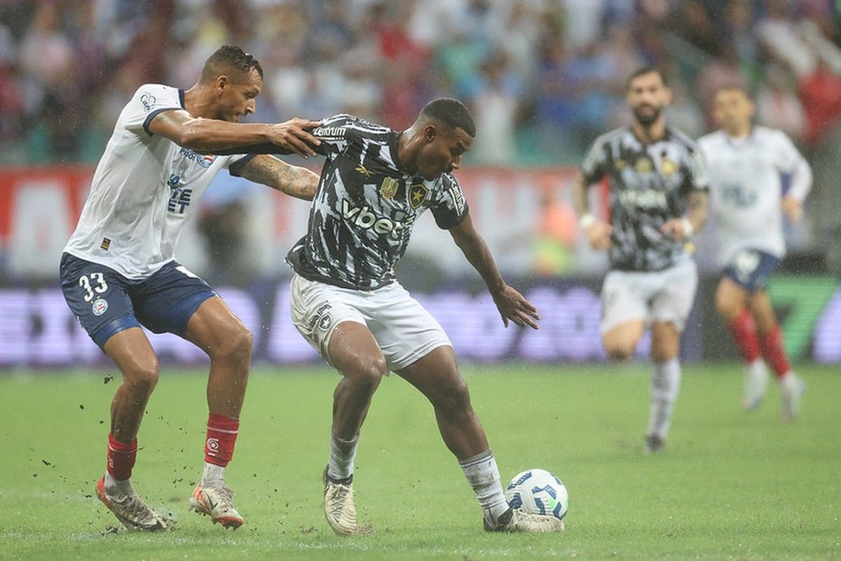 Treinador enfrenta críticas após derrota em Salvador devido a escolhas escalatórias. Reprodução: Globo