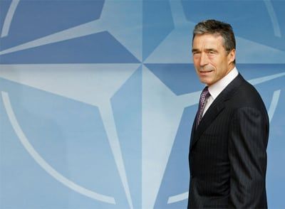 Anders Fogh Rasmussen discursa sobre a mobilização econômica europeia. Reprodução: Elpais