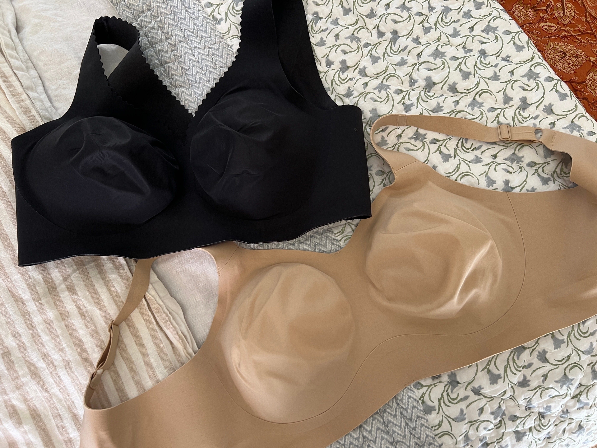 Avaliação positiva dos sutiãs sem fio da Evelyn & Bobbie, destacados por conforto e suporte. Reprodução: Business Insider