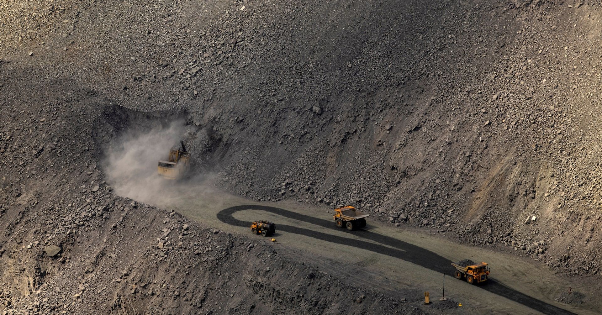 Investidores enfrentam desafios na nova parceria mineral entre Ucrânia e Estados Unidos. Reprodução: Reuters