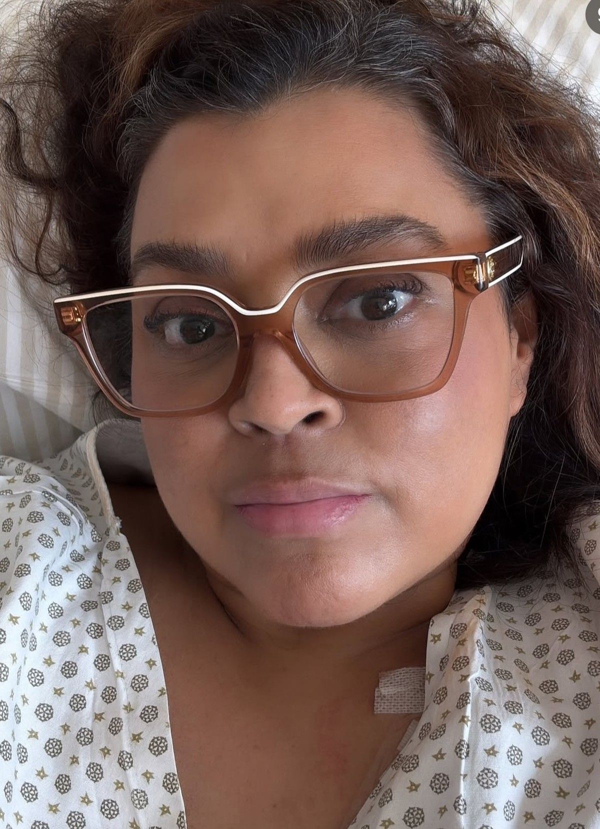 Cantora celebra vitória do Prêmio Faz Diferença antes de embarcar para os EUA. Reprodução: Globo