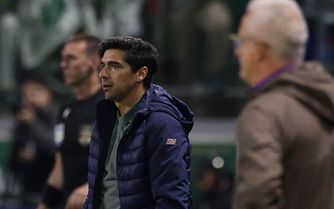 Torcida do Palmeiras protesta contra Abel após eliminação do time no torneio. Reprodução: iG Esporte
