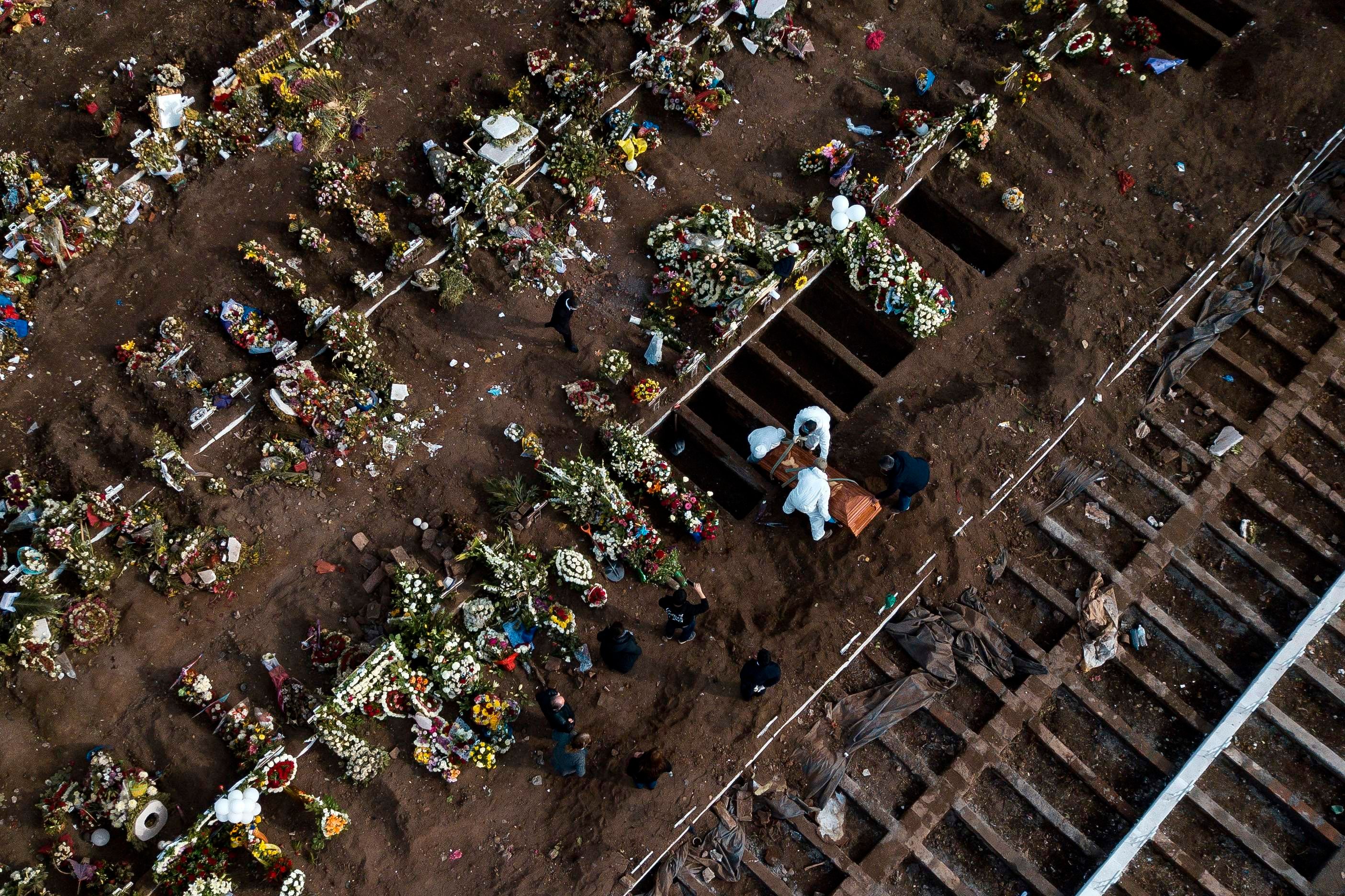 OMS: pandemia da Covid é ligada a 22,1 milhões de mortes, o triplo do notificado oficialmente - Foto: O Globo