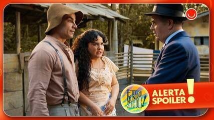 Maria Divina celebra a descoberta de riqueza, mas esmeraldas caem na lama do chiqueiro. Reprodução: Globo