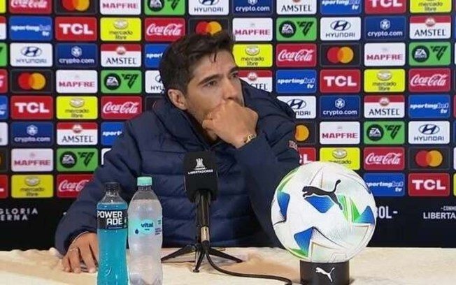 Abel Ferreira elogia o apoio da torcida do Universitário durante partida contra o Palmeiras. Reprodução: iG Esporte