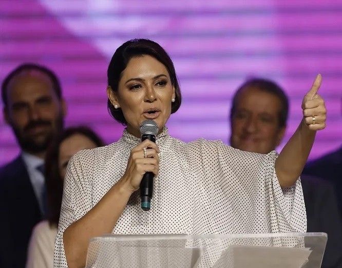 Imagem de Michelle Bolsonaro altera tom de seus discursos políticos. Reprodução: Globo