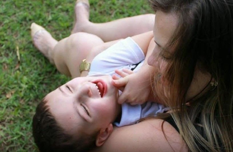 Christianne e Bárbara, mães de crianças com doenças raras, compartilham suas histórias de superação e amor. Reprodução: Globo