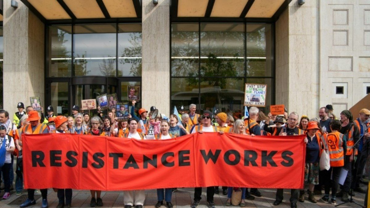 Ativistas do 'Just Stop Oil' protestam em Londres contra políticas ambientais. Reprodução: Último Segundo