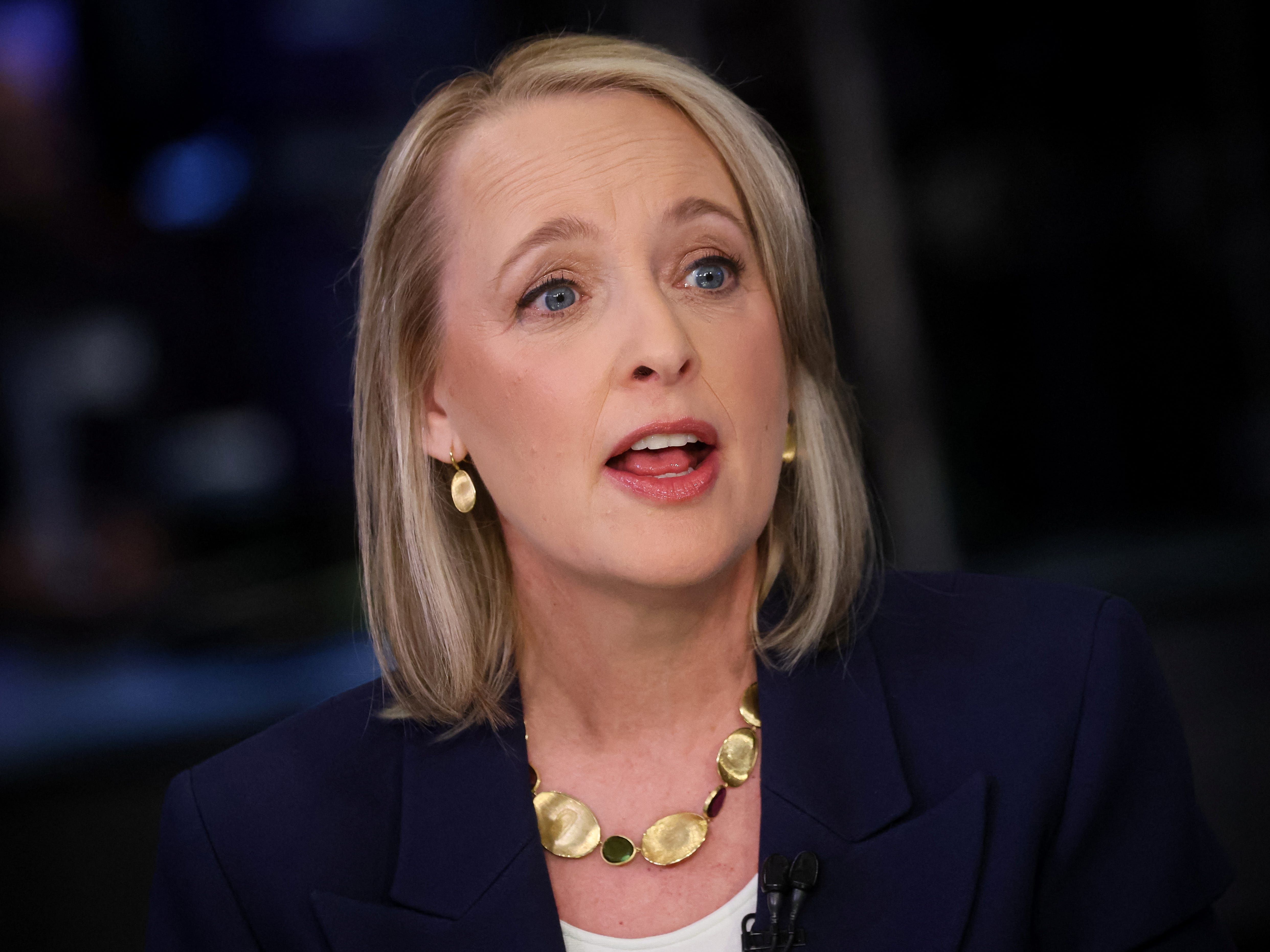 CEO da Accenture, Julie Sweet, anuncia nova unidade focada em serviços de reinvenção com ênfase em IA. Reprodução: Business Insider