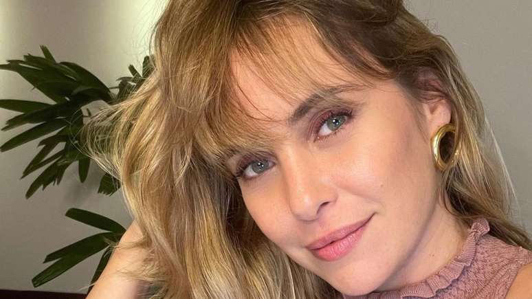 Fernanda Nobre conclui mestrado em Literatura e reflete sobre feminismo e não monogamia. Reprodução: Terra