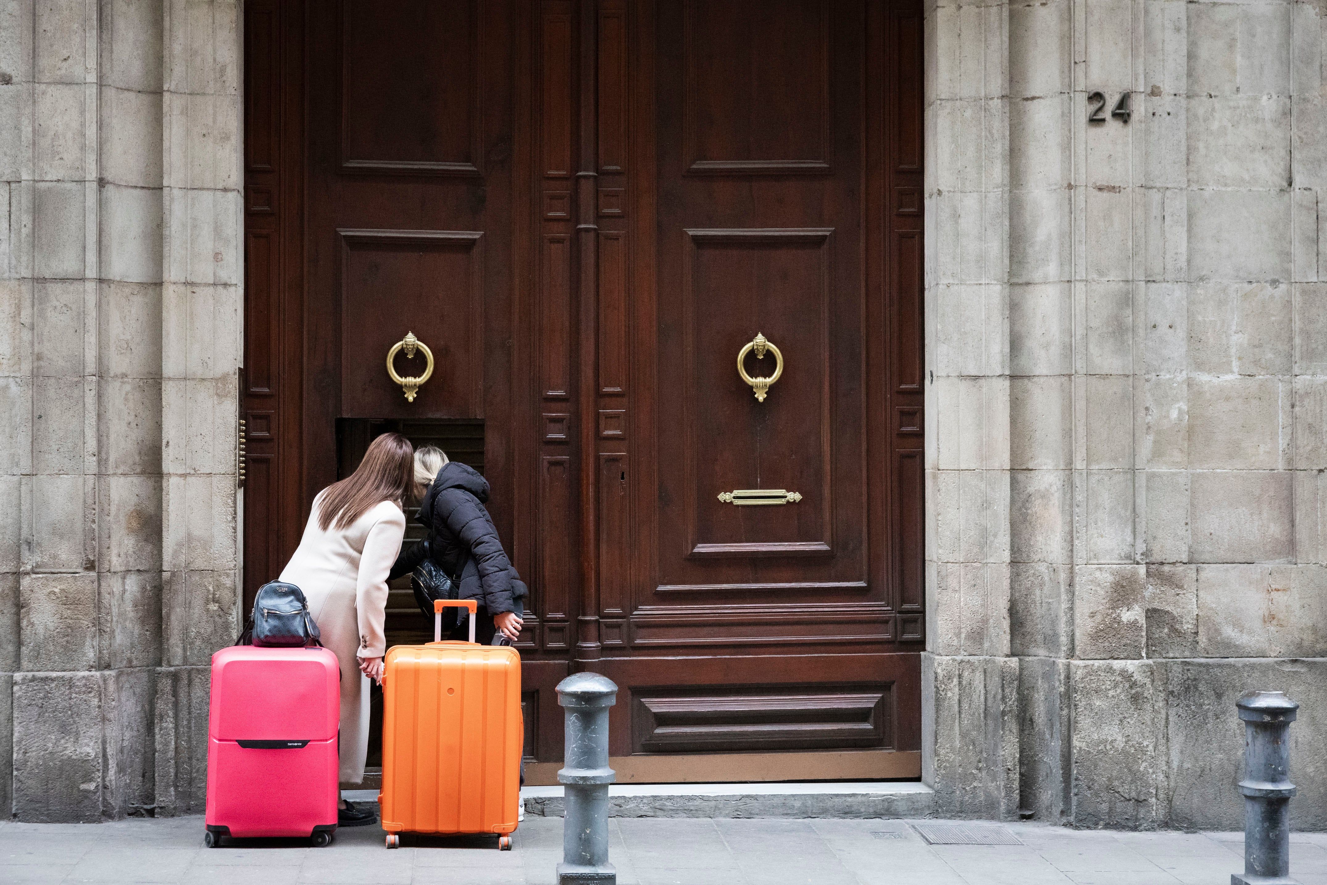 [A maioria das grandes cidades ignora os aluguéis turísticos ao desenhar a nova taxa de lixo]. Reprodução: Elpais