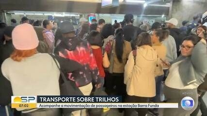 Passageiros enfrentam superlotação na estação Barra Funda após interrupção do serviço 710 da CPTM. Reprodução: g1