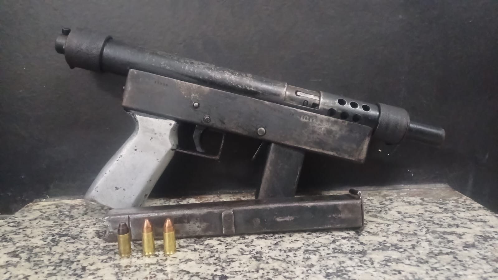 Suspeito é preso em Suzano por cárcere privado e posse ilegal de arma. Reprodução: Globo