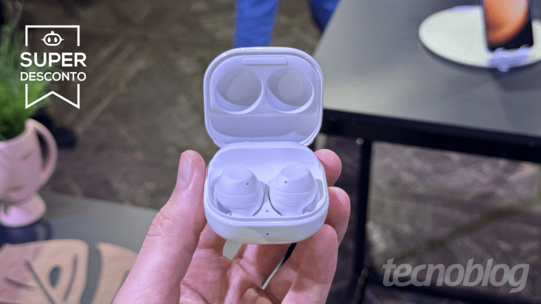 Samsung oferece Galaxy Buds FE por R$ 261 nas promoções de Dia dos Namorados. Reprodução: Paulo Higa/Tecnoblog