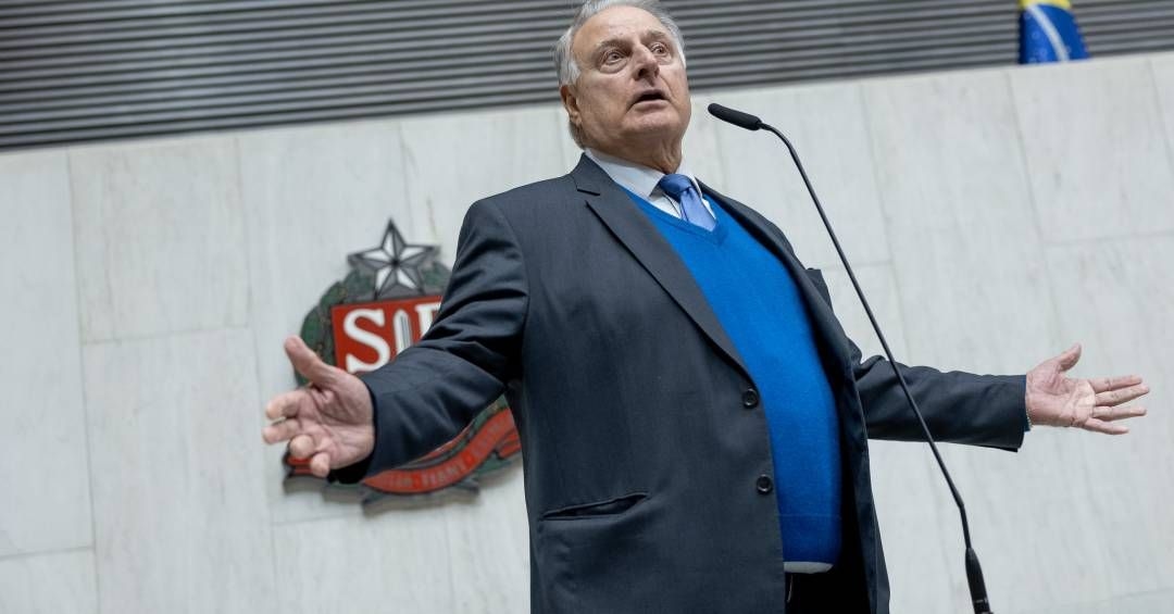 Deputado Conte Lopes defende postura cautelosa de Tarcísio de Freitas em relação a críticas ao STF. Reprodução: Veja