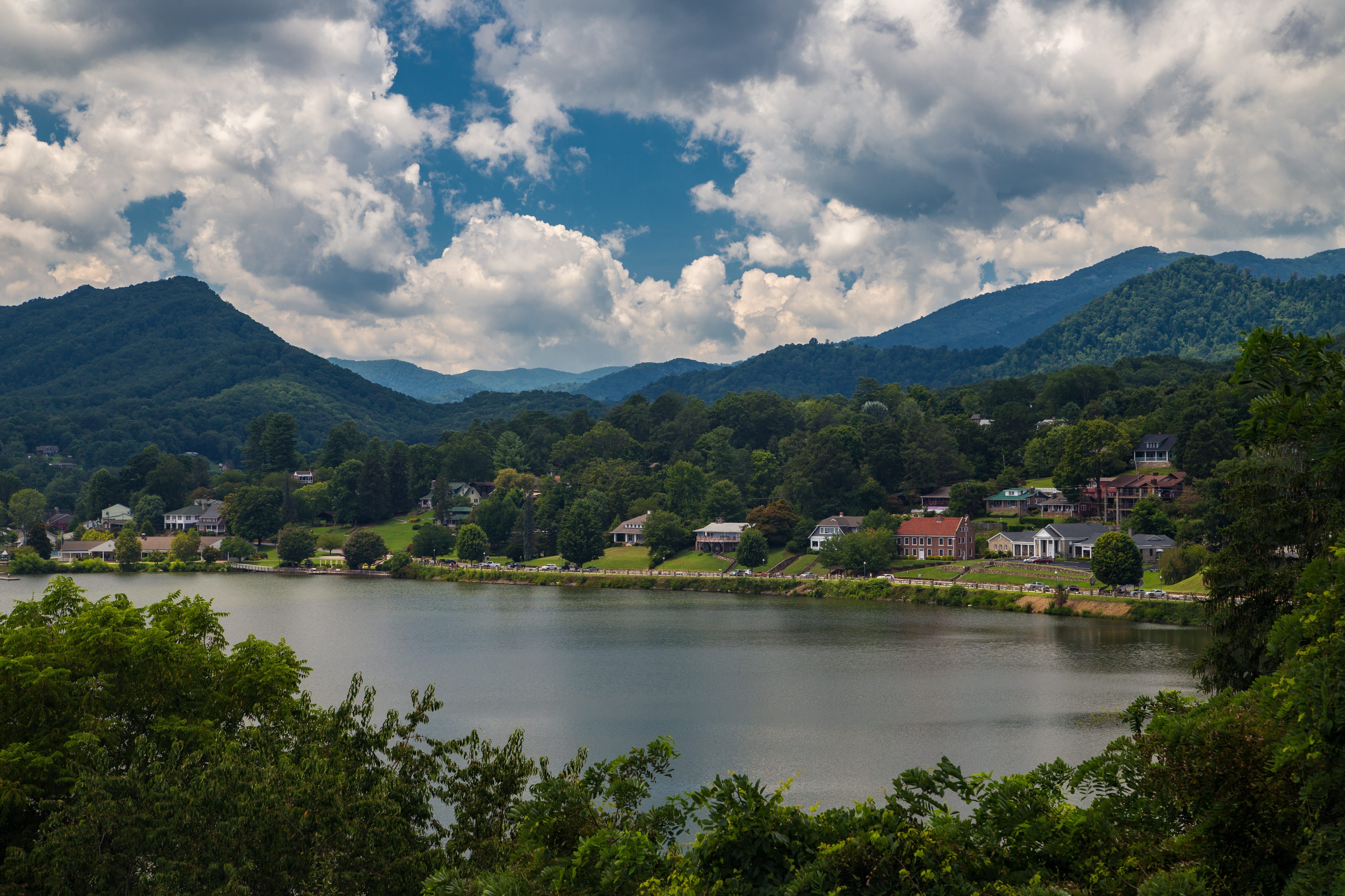 Maggie Valley, NC: um destino familiar perfeito para relaxar e aproveitar as montanhas. Legenda da imagem. Reprodução: John Hudson Photography