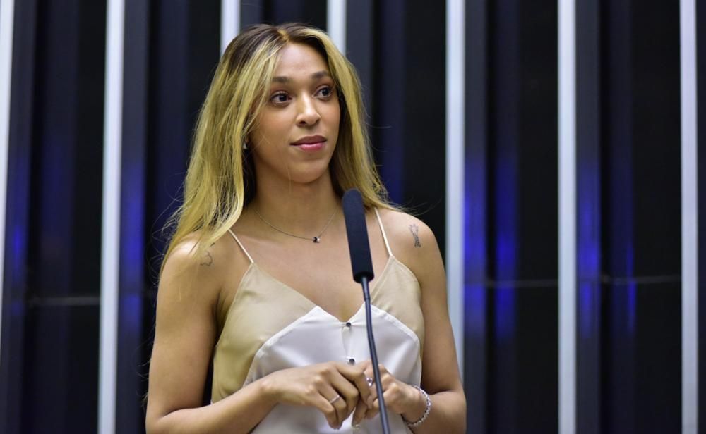 Erika Hilton defende anistia para mulheres presas por aborto