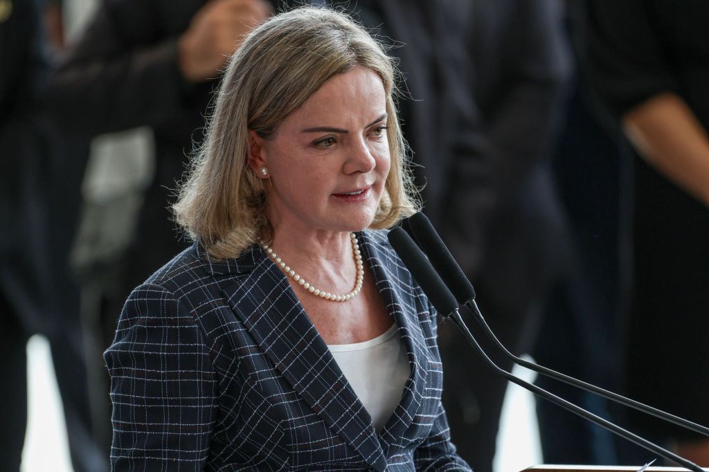 Gleisi critica anistia antes de julgamento de Bolsonaro