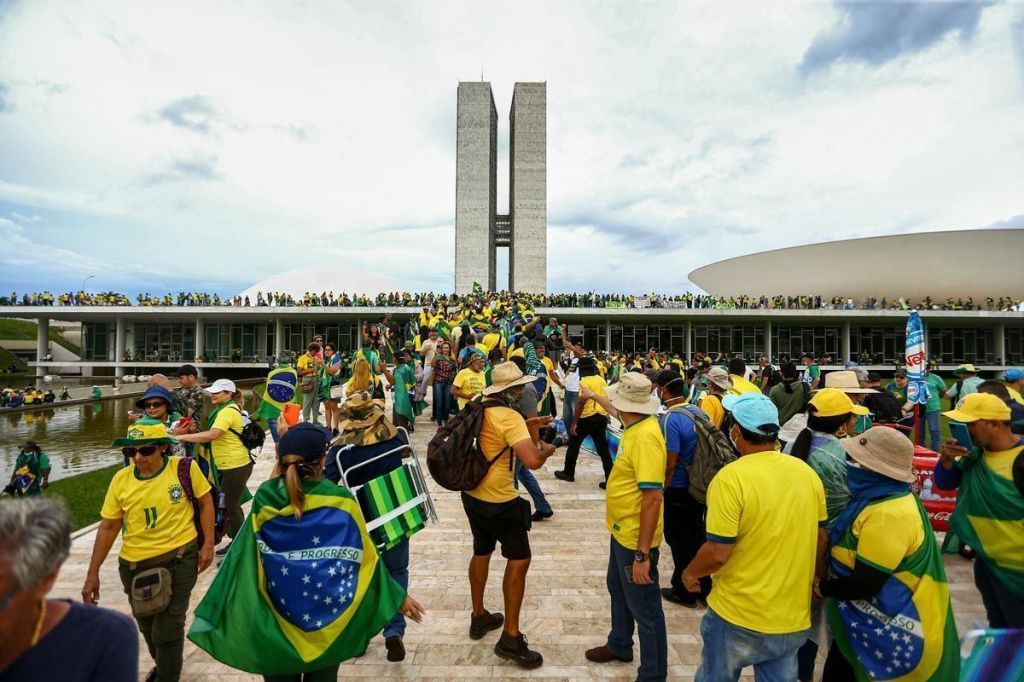 Senadores Focam em Idosos e Mulheres em Visitas a Presos